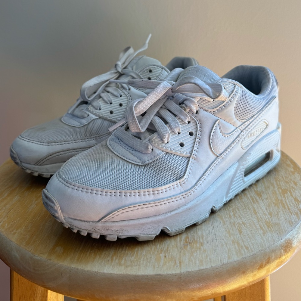 NIKE | WOMEN’S WHITE AIR MAX 90 SHOES SIZE 6.5